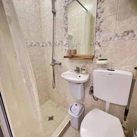 'the Conch' With Private Entrance And Bathroom Burgas