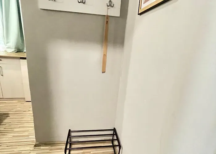 -the Conch- With Private Entrance And Bathroom *